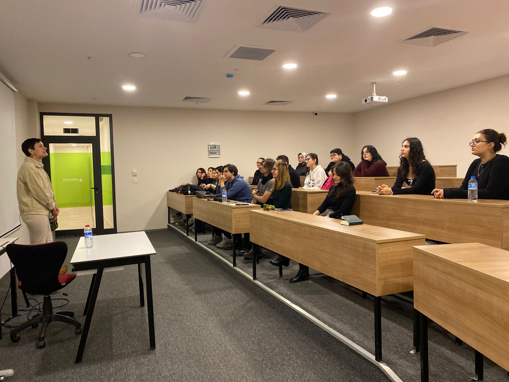 SEMİNER: Çeviri Bürosunda Çalışma Koşulları ve Türkiye'de Yeminli Tercümanlık