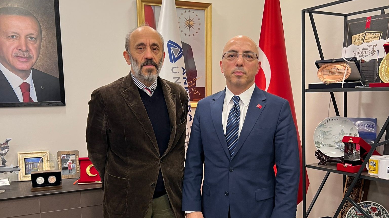 Dr. Eyüp Kahveci visits our Rector Yavuz Demir.
